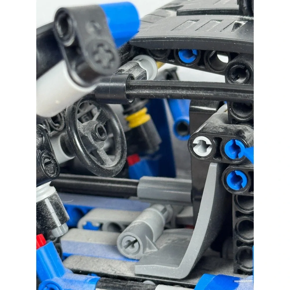LEGO Technic McLaren Senna GTR 42123 Blue‎ Race Car Model – 98% Complete - Picture 6 of 16